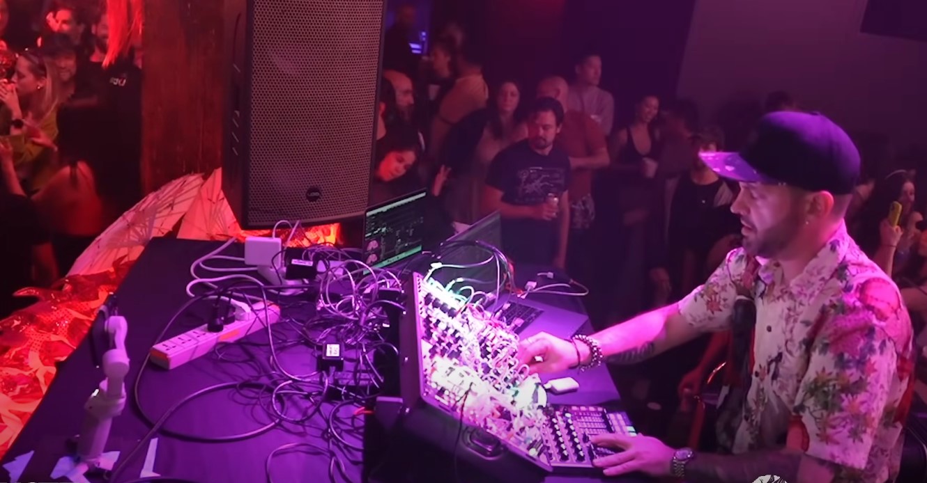 Sébastien Léger VS le live machines (ft. Sébastien Léger)