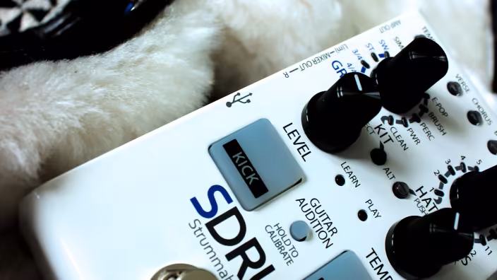 DIGITECH SDRUM : le batteur qui sent pas la bière [REVIEW] [VIDEO]